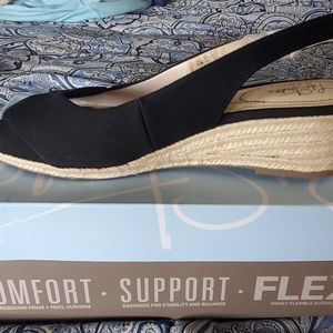 Women's size 8.5 LifeStride espadrille wedge